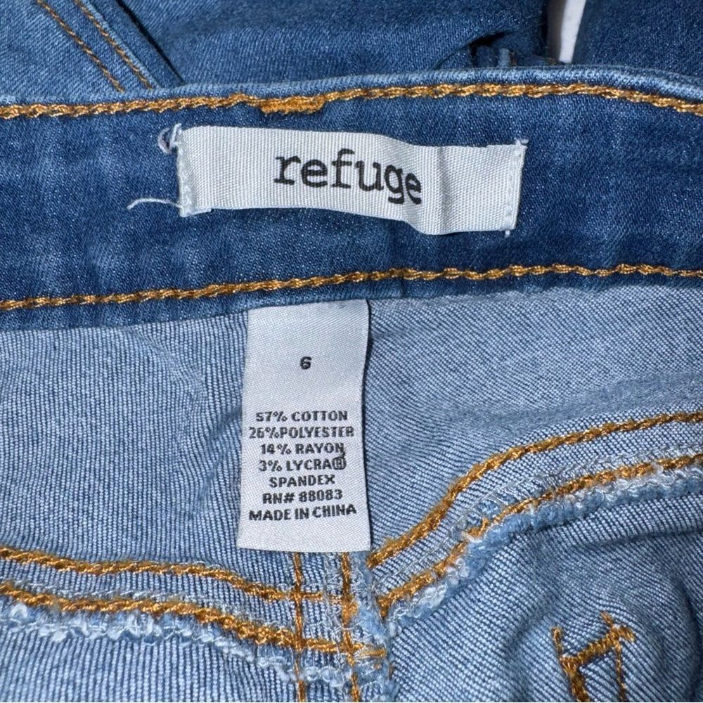 refuge Dark Wash Blue Skinny Distressed Stretchy Jeans with pockets size 6 - Picture 3 of 12